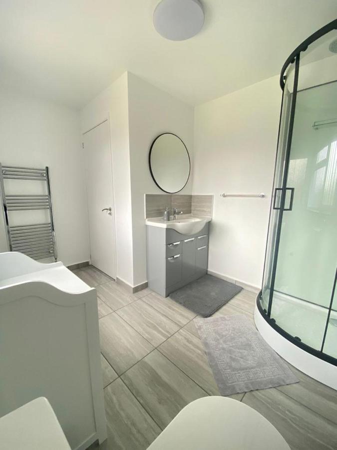 Gatwick Deluxe En-Suite Rooms Хорли Екстериор снимка