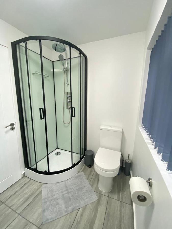 Gatwick Deluxe En-Suite Rooms Хорли Екстериор снимка